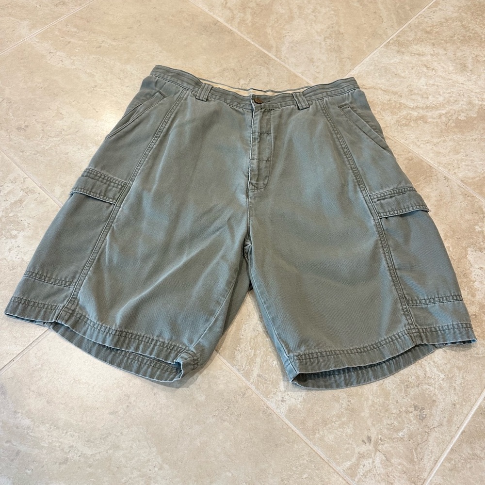 Tommy Bahama Men's Green Cargo Shorts